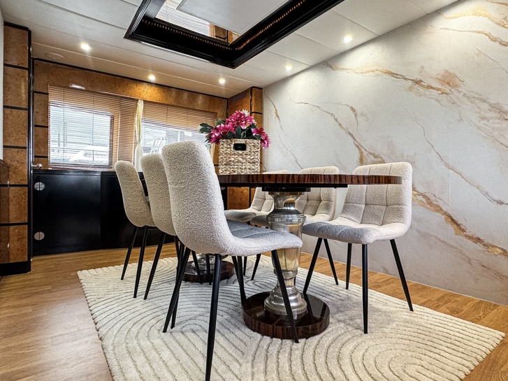 Antago 90 flybridge