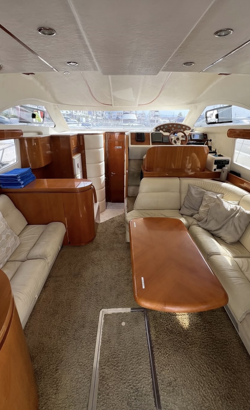 Astondoa 40 interior