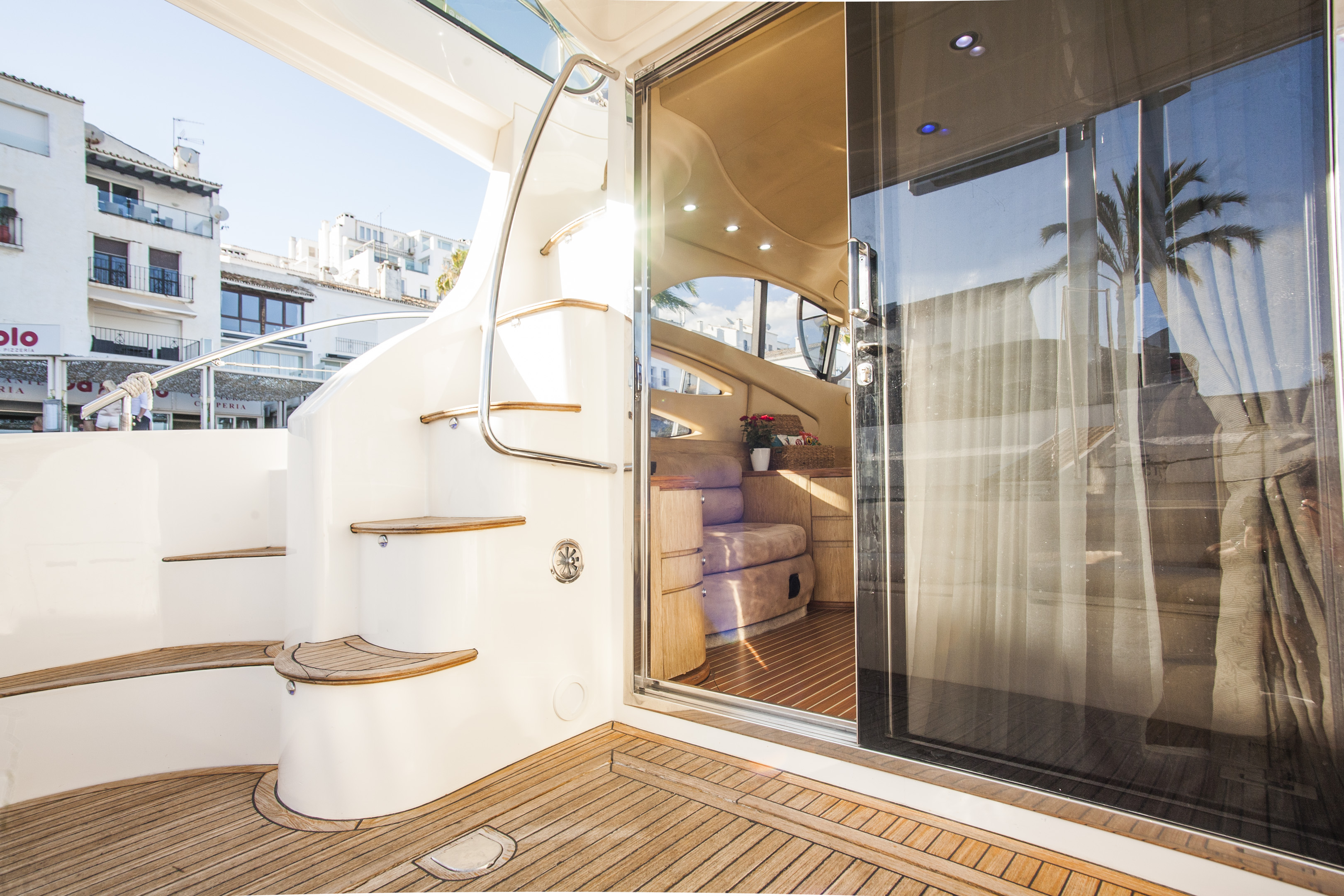 Azimut 39 Fly interior