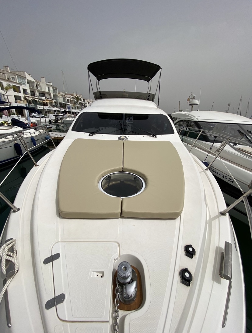 Azimut 39 Fly interior