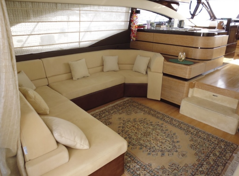 Azimut 58 Fly flybridge