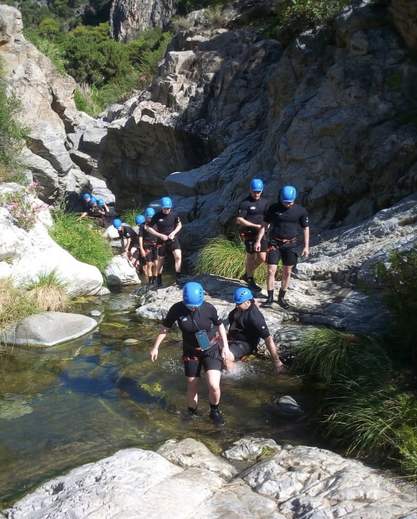 Salto al agua canyoning