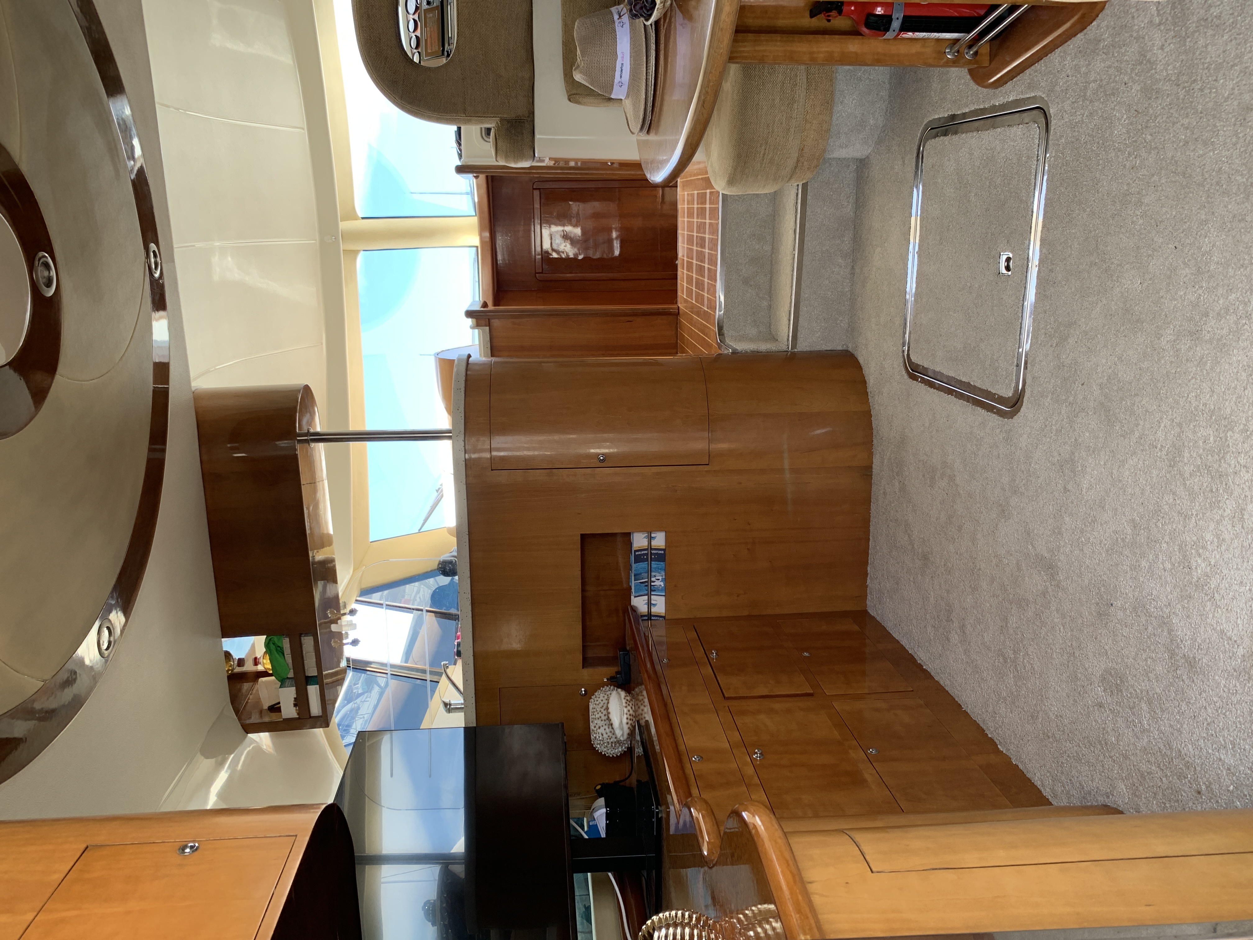 Rodman 41 Fly interior